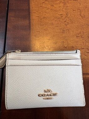 Coach Cream Leather Zip Card Pouch with Gold Logo (Good condition)